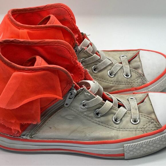 Converse Shoes Youth size 1 - Picture 1 of 3